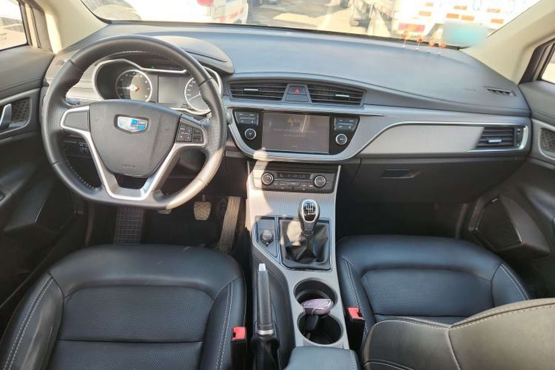Used Geely Auto Emgrand GS 2016 Elegant Edition 1.3T Manual LingShang Model Center Console