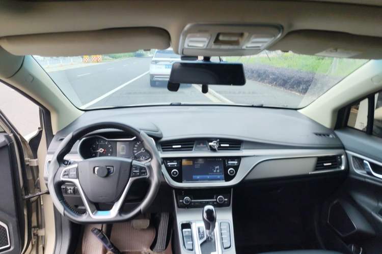 Used Geely Auto Emgrand GS 2016 Elegant Edition 1.3T Automatic LingShang Model Center Console