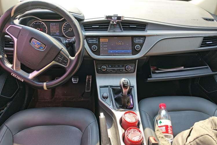 Used Geely Auto Emgrand GS 2016 Elegant Edition 1.3T Manual LingShang Model Center Console