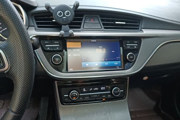Used Geely Auto Emgrand GS 2016 Elegant Edition 1.8L Manual LingShang Model Center Console