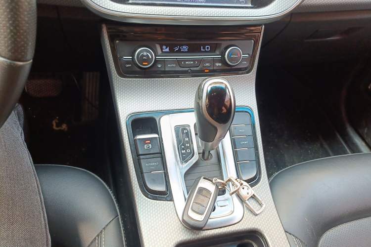Used Geely Auto Emgrand GS 2016 Sport Edition 1.3T Automatic LingShang Model Gear Lever