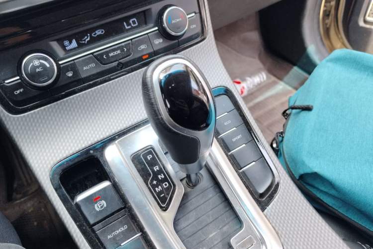 Used Geely Auto Emgrand GS 2016 Elegant Edition 1.3T Automatic LingShang Model Gear Lever