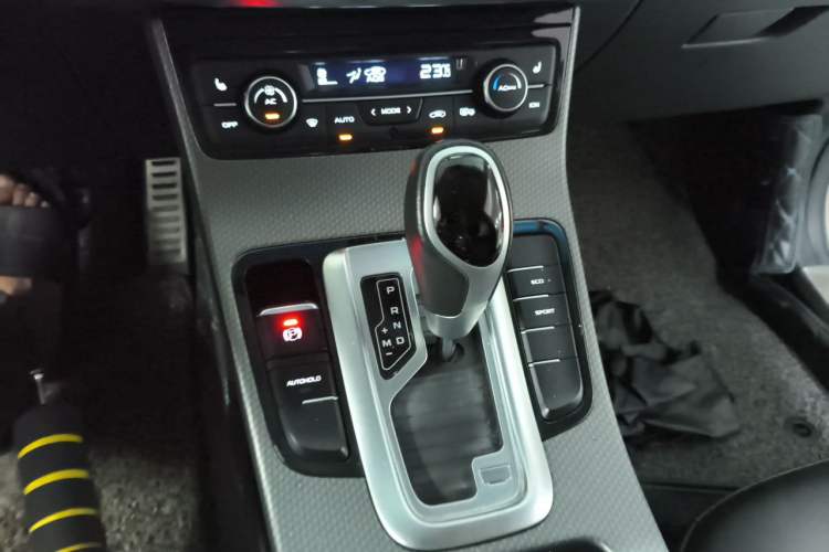 Used Geely Auto Emgrand GS 2016 Sport Edition 1.3T Automatic ZhenShang Model Gear Lever