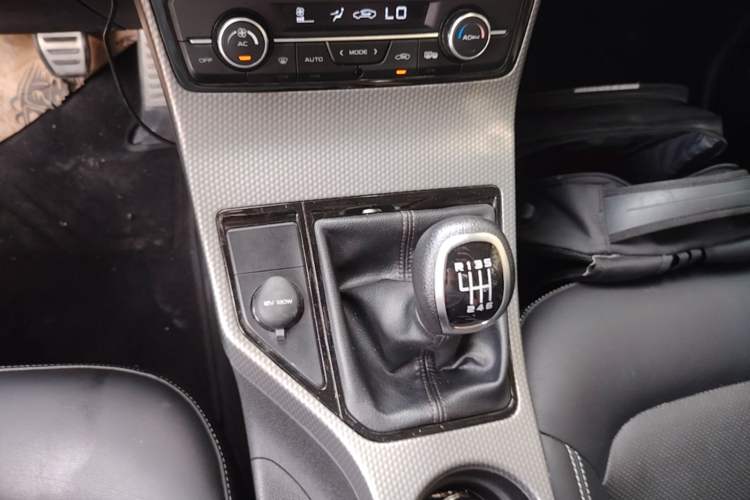 Used Geely Auto Emgrand GS 2016 Sports Edition 1.8L Manual LingShang Model Gear Lever