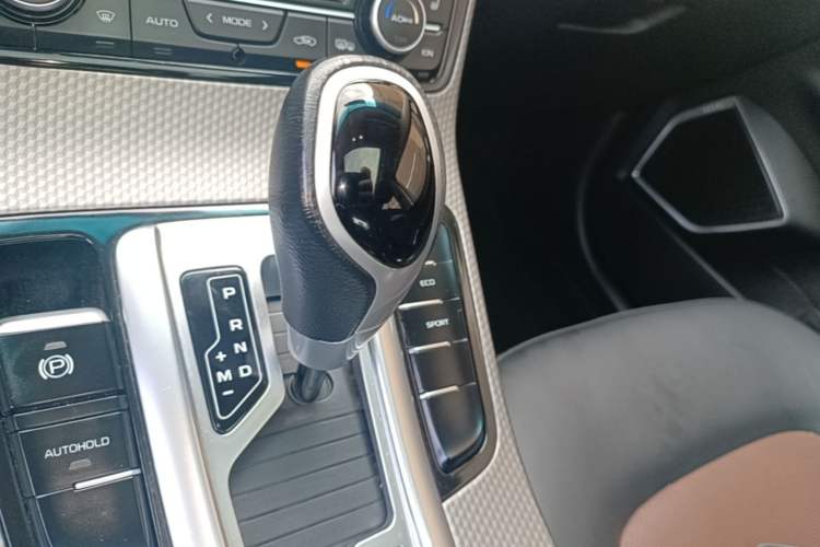 Used Geely Auto Emgrand GS 2016 Elegant Edition 1.3T Automatic ZhenShang Model Gear Lever