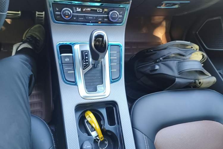 Used Geely Auto Emgrand GS 2016 Sport Edition 1.3T Automatic ZhenShang Model Gear Lever