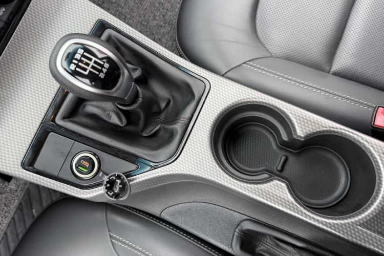 Used Geely Auto Emgrand GS 2016 Elegant Edition 1.3T Manual LingShang Model Gear Lever