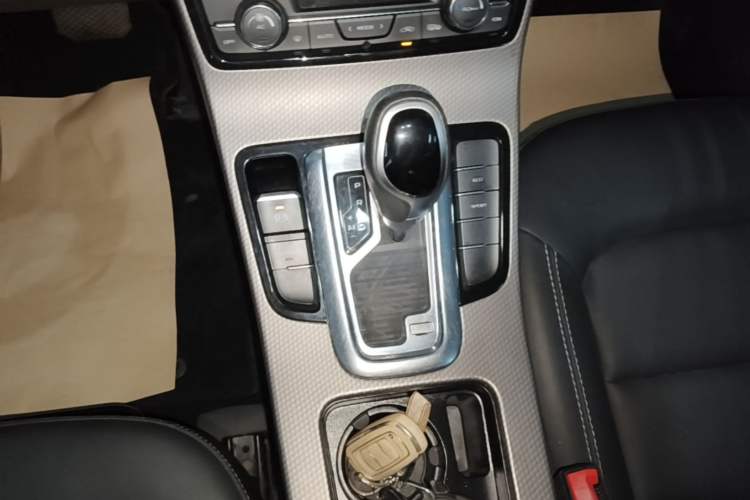 Used Geely Auto Emgrand GS 2016 Elegant Edition 1.3T Automatic LingShang Model Gear Lever