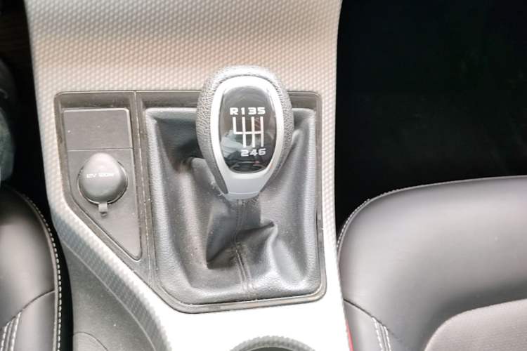 Used Geely Auto Emgrand GS 2016 Elegant Edition 1.3T Manual LingShang Model Gear Lever