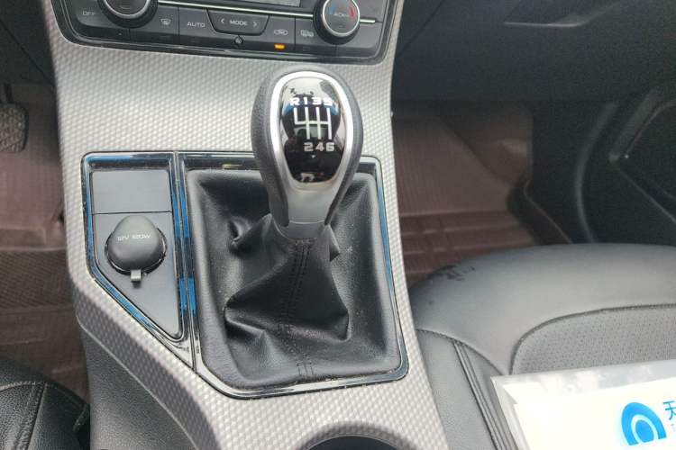 Used Geely Auto Emgrand GS 2016 Elegant Edition 1.8L Manual LingShang Model Gear Lever