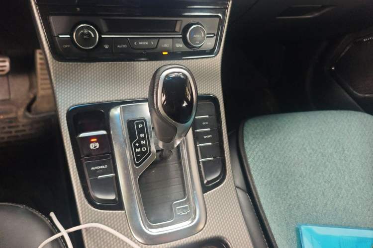 Used Geely Auto Emgrand GS 2016 Sport Edition 1.3T Automatic LingShang Model Gear Lever