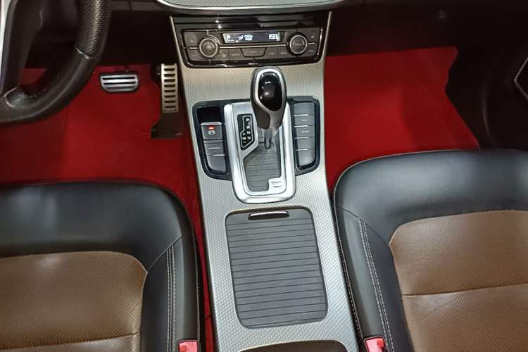 Used Geely Auto Emgrand GS 2016 Sport Edition 1.3T Automatic ZhenShang Model Gear Lever