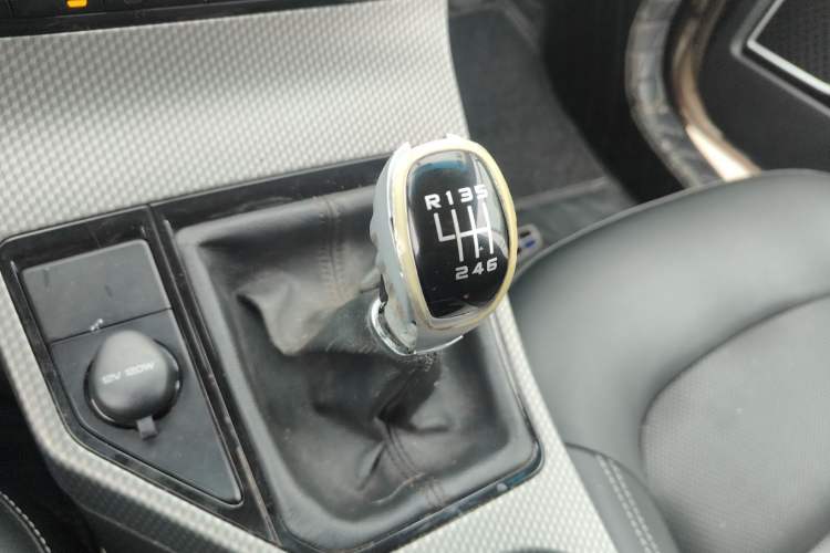 Used Geely Auto Emgrand GS 2016 Elegant Edition 1.8L Manual LingShang Model Gear Lever