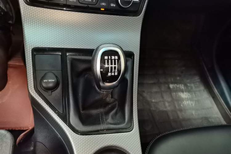 Used Geely Auto Emgrand GS 2016 Elegant Edition 1.3T Manual LingShang Model Gear Lever