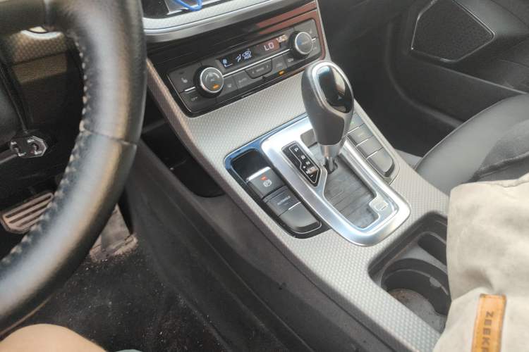 Used Geely Auto Emgrand GS 2016 Sport Edition 1.3T Automatic ZhenShang Model Gear Lever