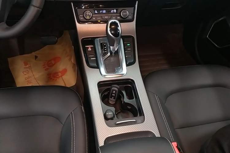 Used Geely Auto Emgrand GS 2016 Elegant Edition 1.8L Automatic LingShang Model Gear Lever
