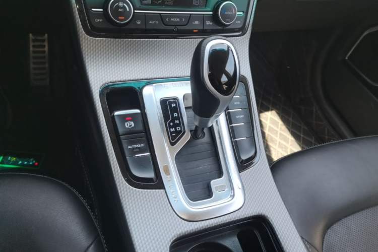 Used Geely Auto Emgrand GS 2016 Sport Edition 1.3T Automatic LingShang Model Gear Lever