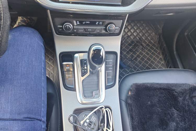 Used Geely Auto Emgrand GS 2016 Sport Edition 1.3T Automatic LingShang Model Gear Lever