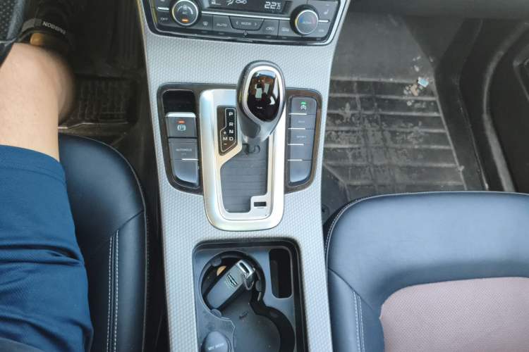 Used Geely Auto Emgrand GS 2016 Elegant Edition 1.3T Automatic ZhenShang Model Gear Lever