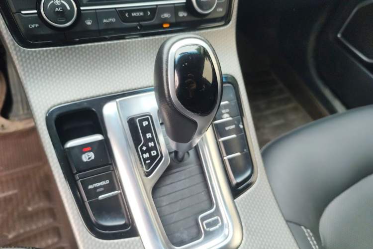 Used Geely Auto Emgrand GS 2016 Elegant Edition 1.3T Automatic LingShang Model Gear Lever
