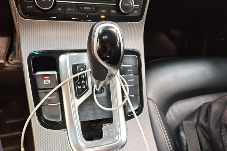 Used Geely Auto Emgrand GS 2016 Elegant Edition 1.3T Automatic LingShang Model Gear Lever