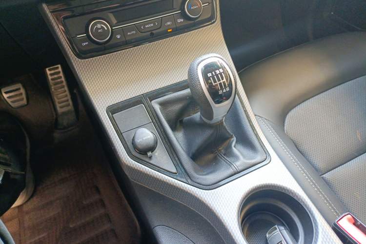 Used Geely Auto Emgrand GS 2016 Sports Edition 1.8L Manual LingShang Model Gear Lever