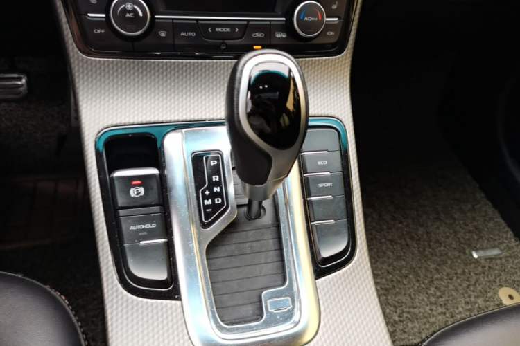 Used Geely Auto Emgrand GS 2016 Elegant Edition 1.3T Automatic ZhenShang Model Gear Lever