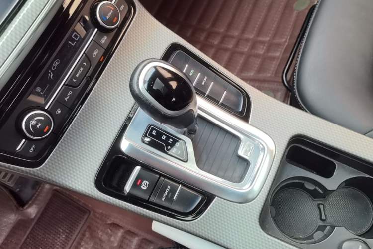 Used Geely Auto Emgrand GS 2016 Sport Edition 1.3T Automatic LingShang Model Gear Lever