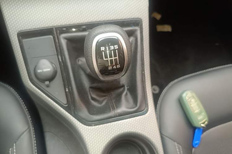 Used Geely Auto Emgrand GS 2016 Elegant Edition 1.8L Manual LingShang Model Gear Lever