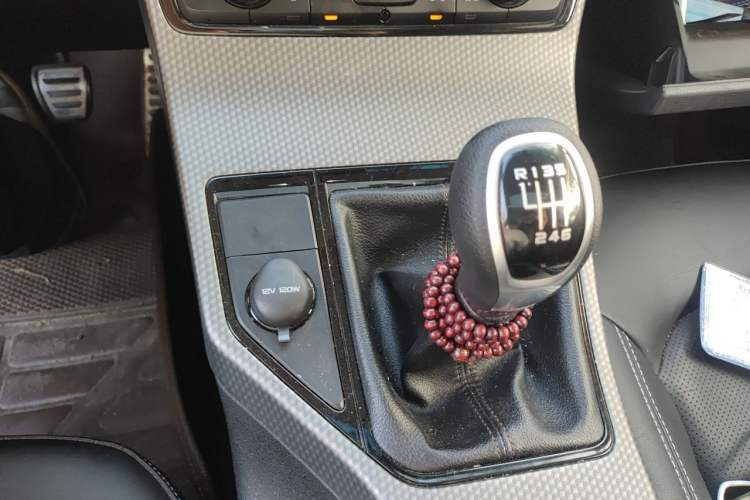 Used Geely Auto Emgrand GS 2016 Sport Edition 1.3T Manual LingShang Model Gear Lever