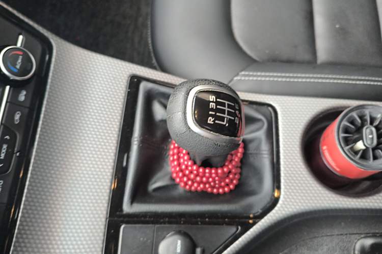 Used Geely Auto Emgrand GS 2016 Elegant Edition 1.8L Manual LingShang Model Gear Lever