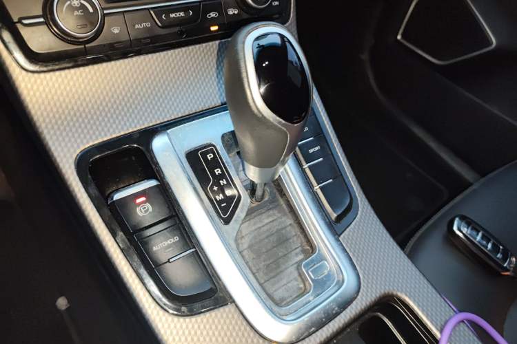 Used Geely Auto Emgrand GS 2016 Sport Edition 1.3T Automatic LingShang Model Gear Lever
