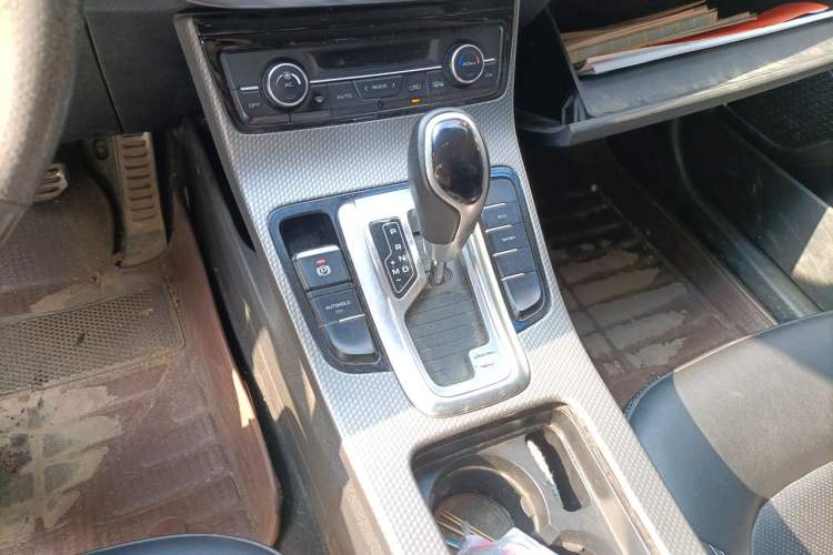 Used Geely Auto Emgrand GS 2016 Sport Edition 1.3T Automatic LingShang Model Gear Lever