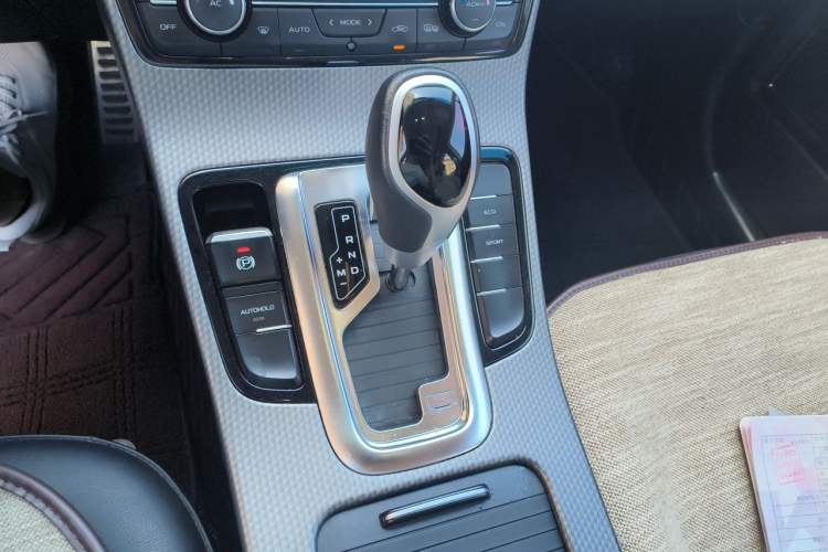 Used Geely Auto Emgrand GS 2016 Sport Edition 1.3T Automatic ZhenShang Model Gear Lever