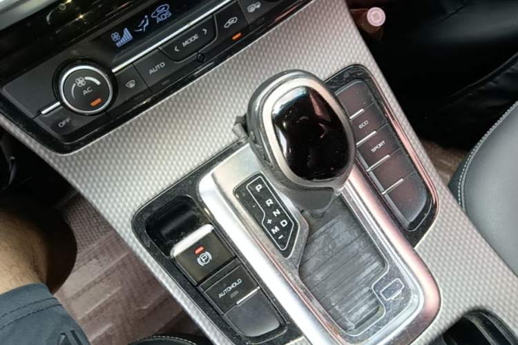 Used Geely Auto Emgrand GS 2016 Sport Edition 1.3T Automatic LingShang Model Gear Lever