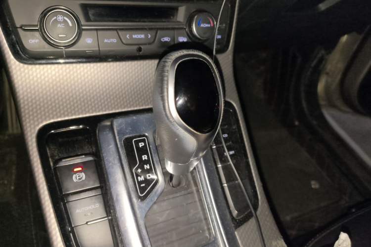 Used Geely Auto Emgrand GS 2016 Elegant Edition 1.3T Automatic LingShang Model Gear Lever