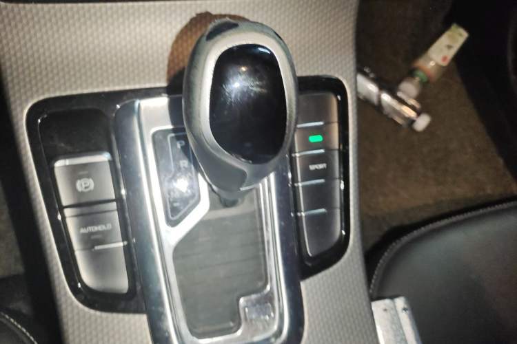 Used Geely Auto Emgrand GS 2016 Elegant Edition 1.3T Automatic LingShang Model Gear Lever