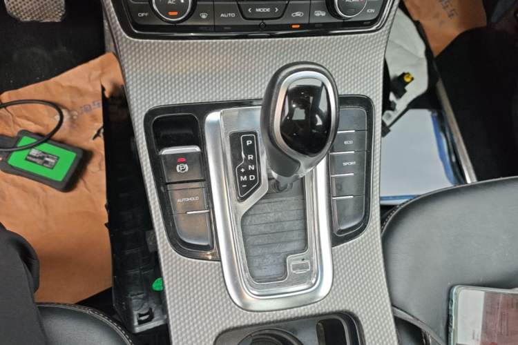 Used Geely Auto Emgrand GS 2016 Elegant Edition 1.3T Automatic ZhenShang Model Gear Lever