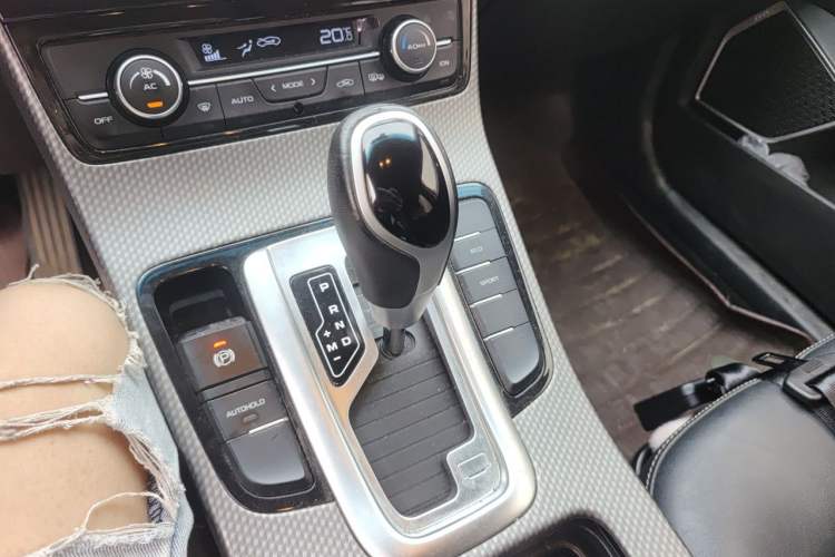 Used Geely Auto Emgrand GS 2016 Elegant Edition 1.3T Automatic LingShang Model Gear Lever