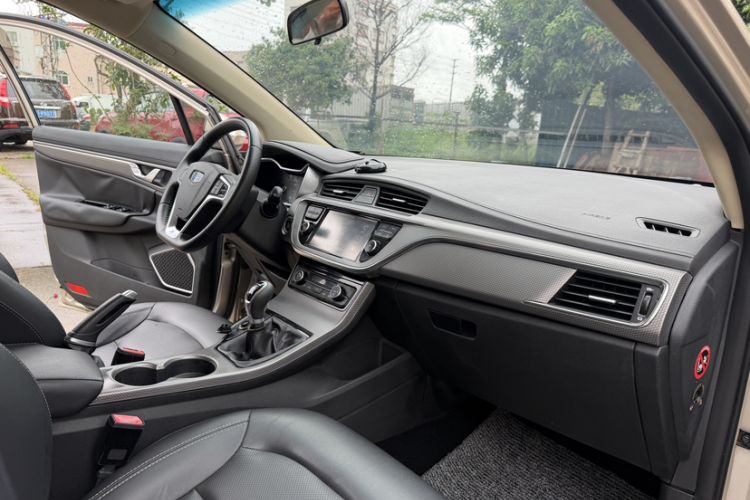 Used Geely Auto Emgrand GS 2016 Elegant Edition 1.3T Manual LingShang Model Interior 2