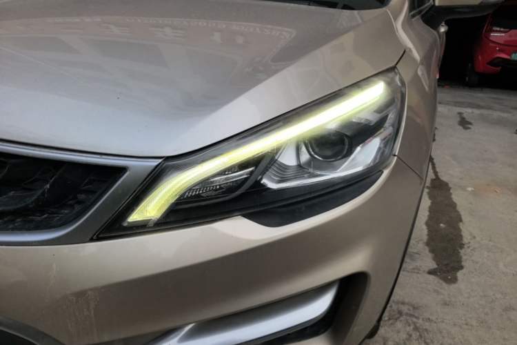 Used Geely Auto Emgrand GS 2016 Sport Edition 1.3T Automatic ZhenShang Model Left Front Headlight