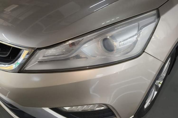 Used Geely Auto Emgrand GS 2016 Elegant Edition 1.3T Automatic LingShang Model Left Front Headlight