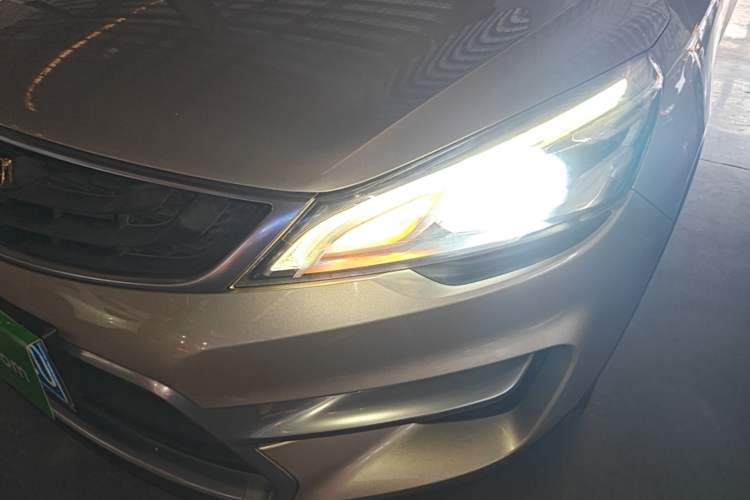 Used Geely Auto Emgrand GS 2016 Sports Edition 1.8L Manual LingShang Model Left Front Headlight