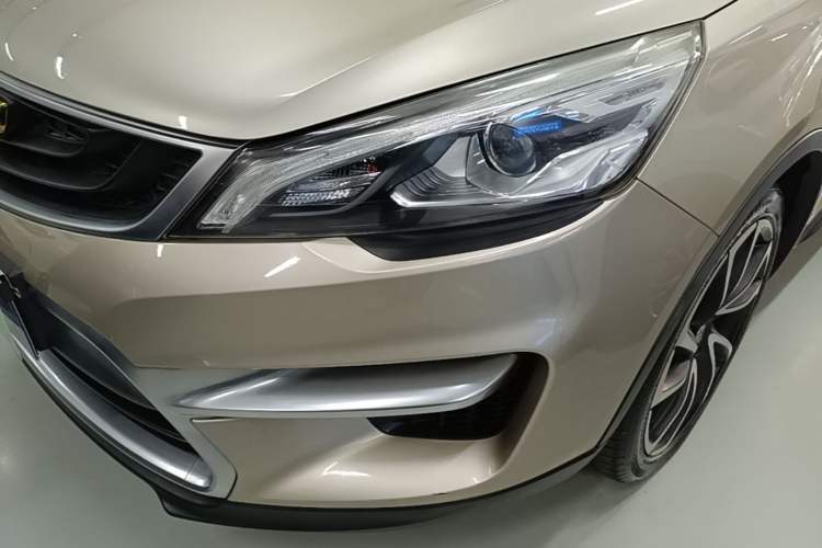 Used Geely Auto Emgrand GS 2016 Sport Edition 1.3T Automatic ZhenShang Model Left Front Headlight