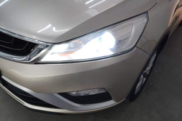 Used Geely Auto Emgrand GS 2016 Elegant Edition 1.3T Automatic LingShang Model Left Front Headlight