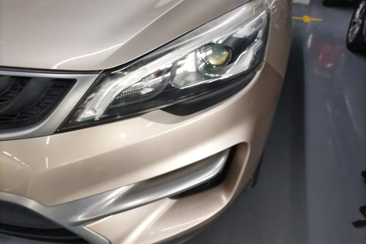 Used Geely Auto Emgrand GS 2016 Sport Edition 1.3T Automatic LingShang Model Left Front Headlight