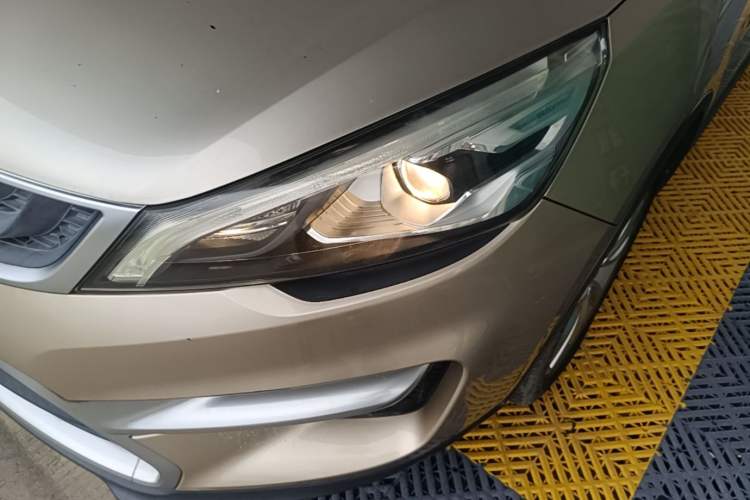 Used Geely Auto Emgrand GS 2016 Sport Edition 1.3T Automatic LingShang Model Left Front Headlight