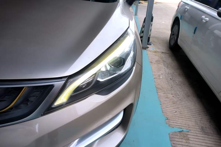 Used Geely Auto Emgrand GS 2016 Sport Edition 1.8L Automatic LingShang Model Left Front Headlight