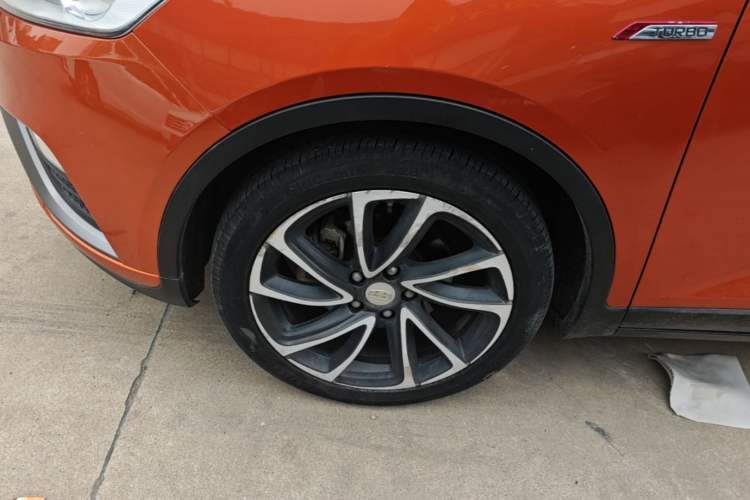 Used Geely Auto Emgrand GS 2016 Elegant Edition 1.3T Automatic ZhenShang Model Left Front Wheel Hub