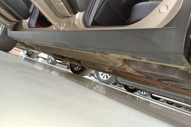 Used Geely Auto Emgrand GS 2016 Sport Edition 1.3T Automatic ZhenShang Model Left Side Sill